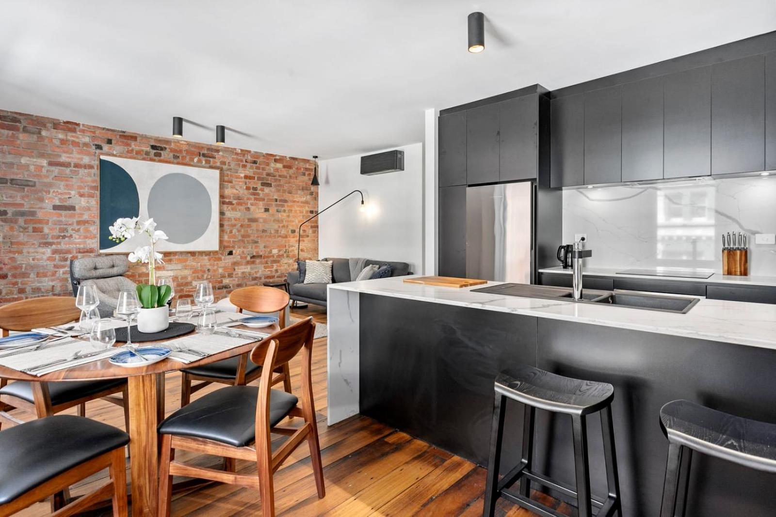 Apartment Explore The Quaint Cafe Locale From Saddlers House *