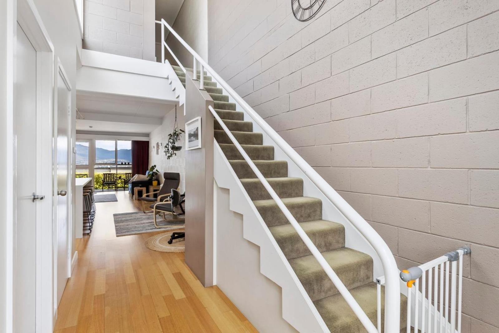 Eastern Shore Escape - Panoramic Modern Comforts Holiday home