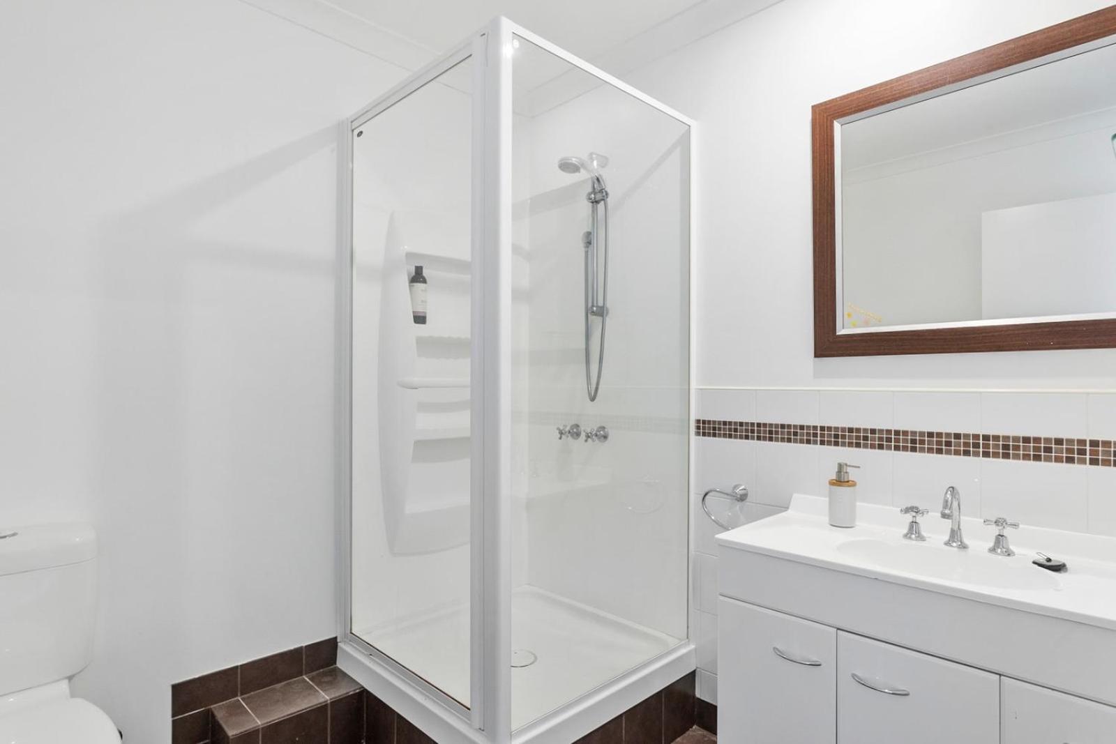 Holiday home Eastern Shore Escape - Panoramic Modern Comforts *
