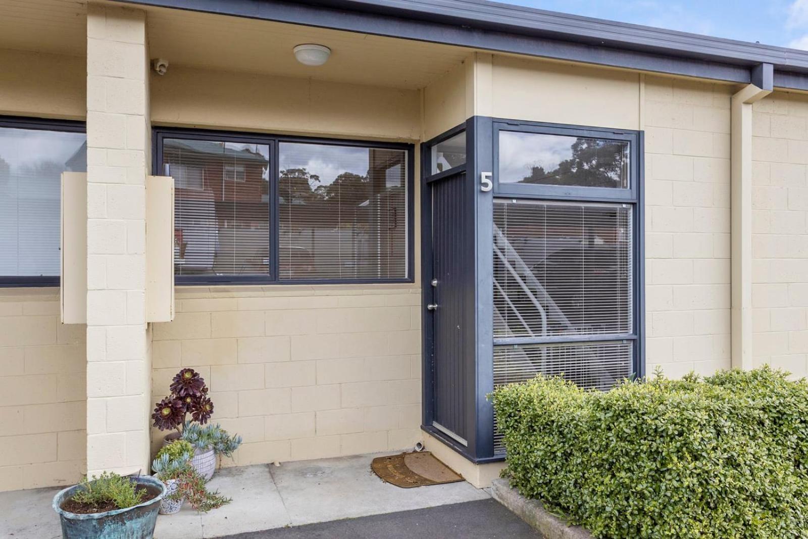 Holiday home Eastern Shore Escape - Panoramic Modern Comforts