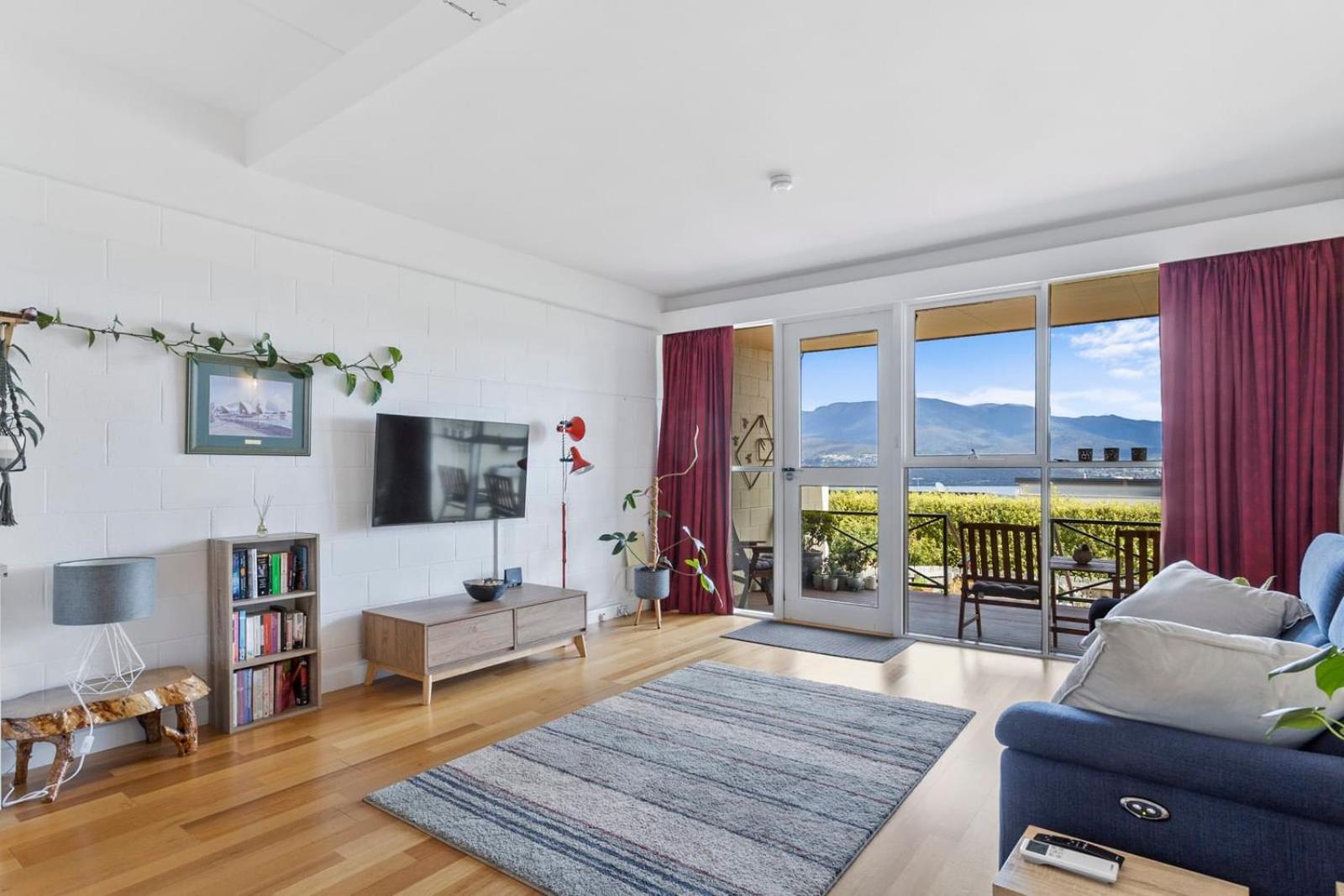 Eastern Shore Escape - Panoramic Modern Comforts Holiday home
