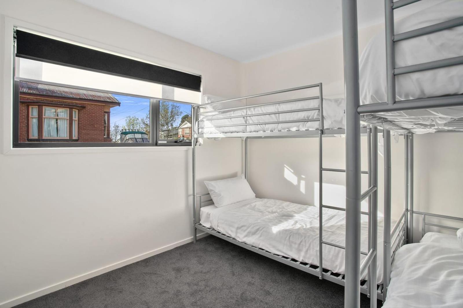 Villa Lord Street - Spacious Comfort & River Views *