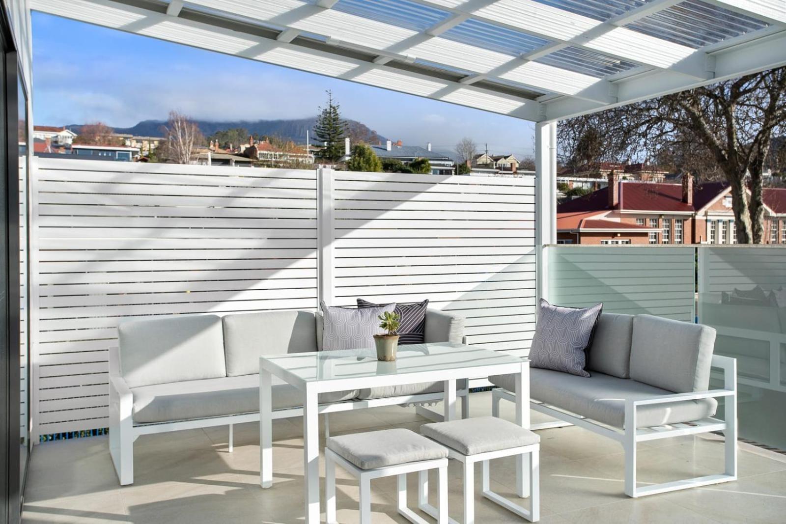 Lord Street - Spacious Comfort & River Views *