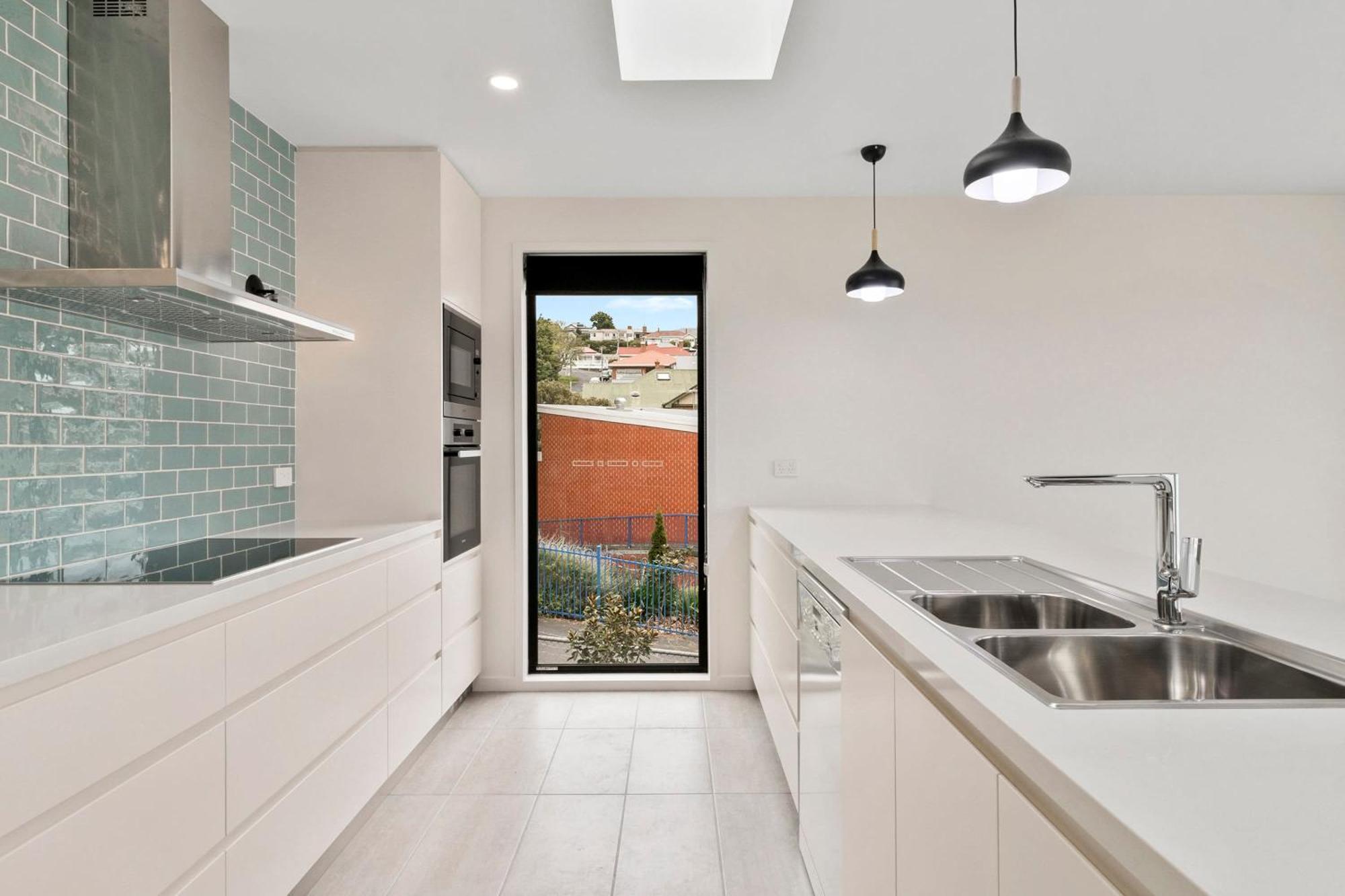 Lord Street - Spacious Comfort & River Views Villa *