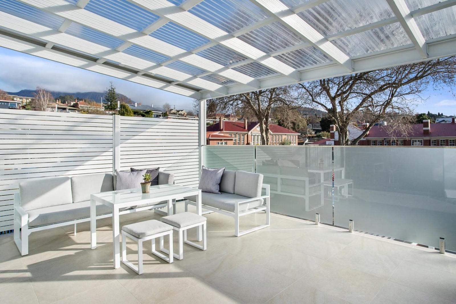 Lord Street - Spacious Comfort & River Views Villa