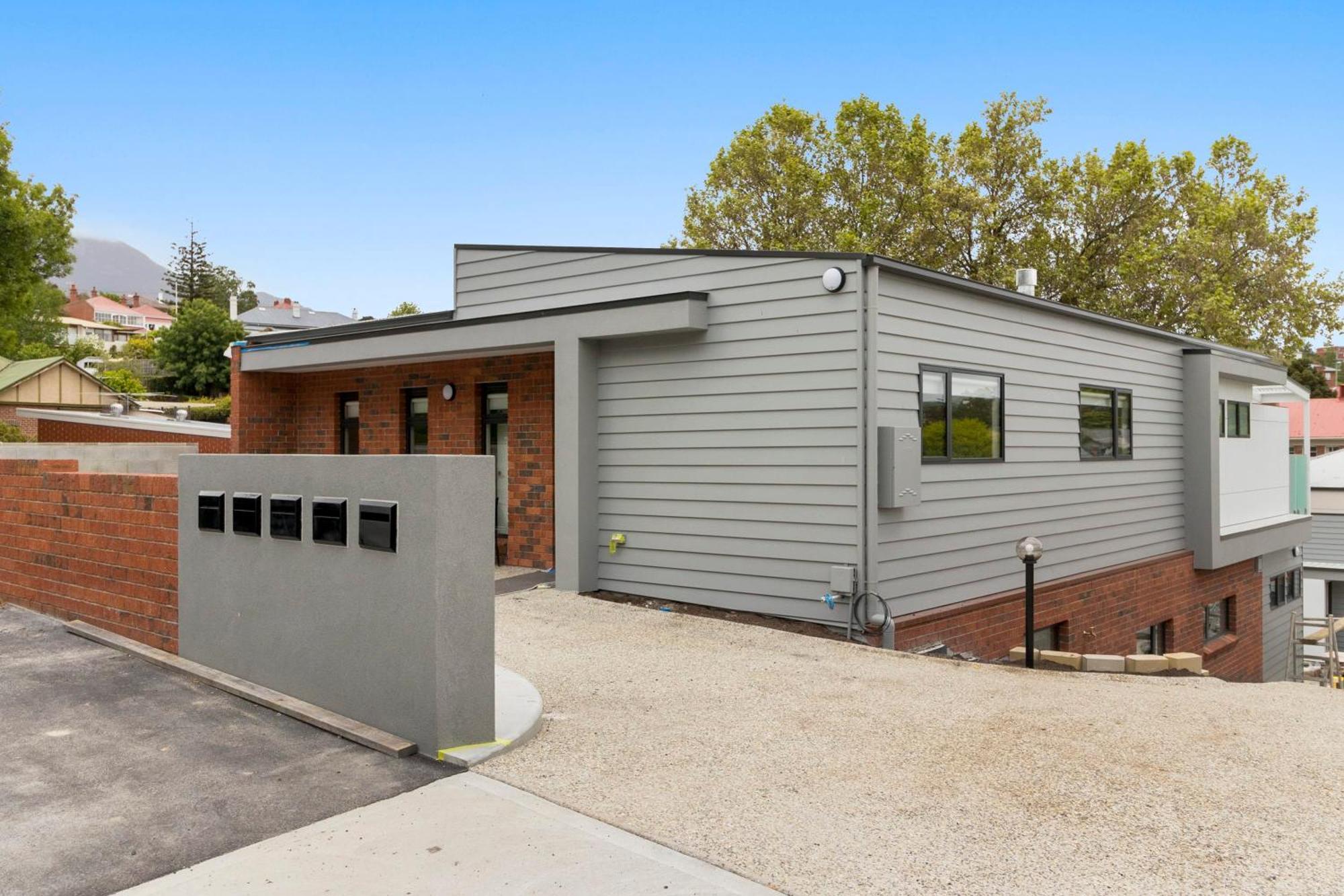 Lord Street - Spacious Comfort & River Views *