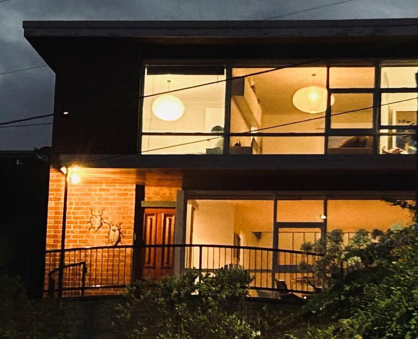 The Tassie - Luxury With Panoramic Water Views Villa Hobart