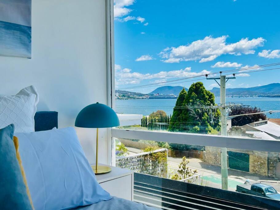 The Tassie - Luxury With Panoramic Water Views