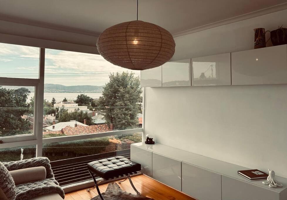 Villa The Tassie - Luxury With Panoramic Water Views Hobart