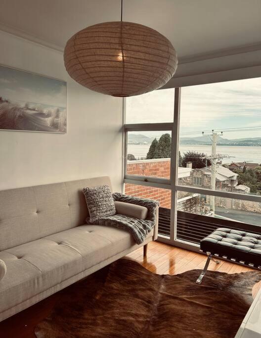 The Tassie - Luxury With Panoramic Water Views Hobart