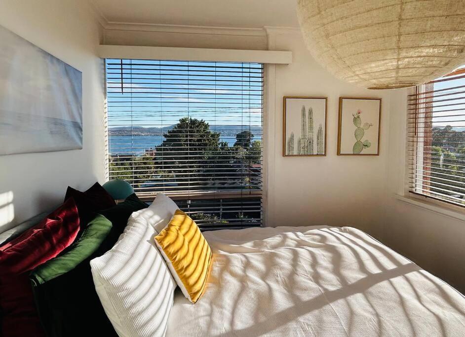 Villa The Tassie - Luxury With Panoramic Water Views Hobart