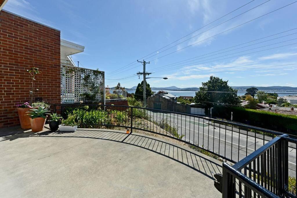 The Tassie - Luxury With Panoramic Water Views Villa Hobart
