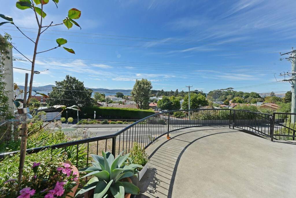 The Tassie - Luxury With Panoramic Water Views *