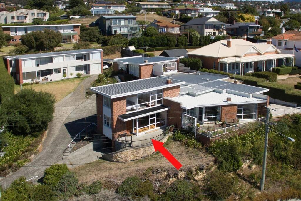 The Tassie - Luxury With Panoramic Water Views