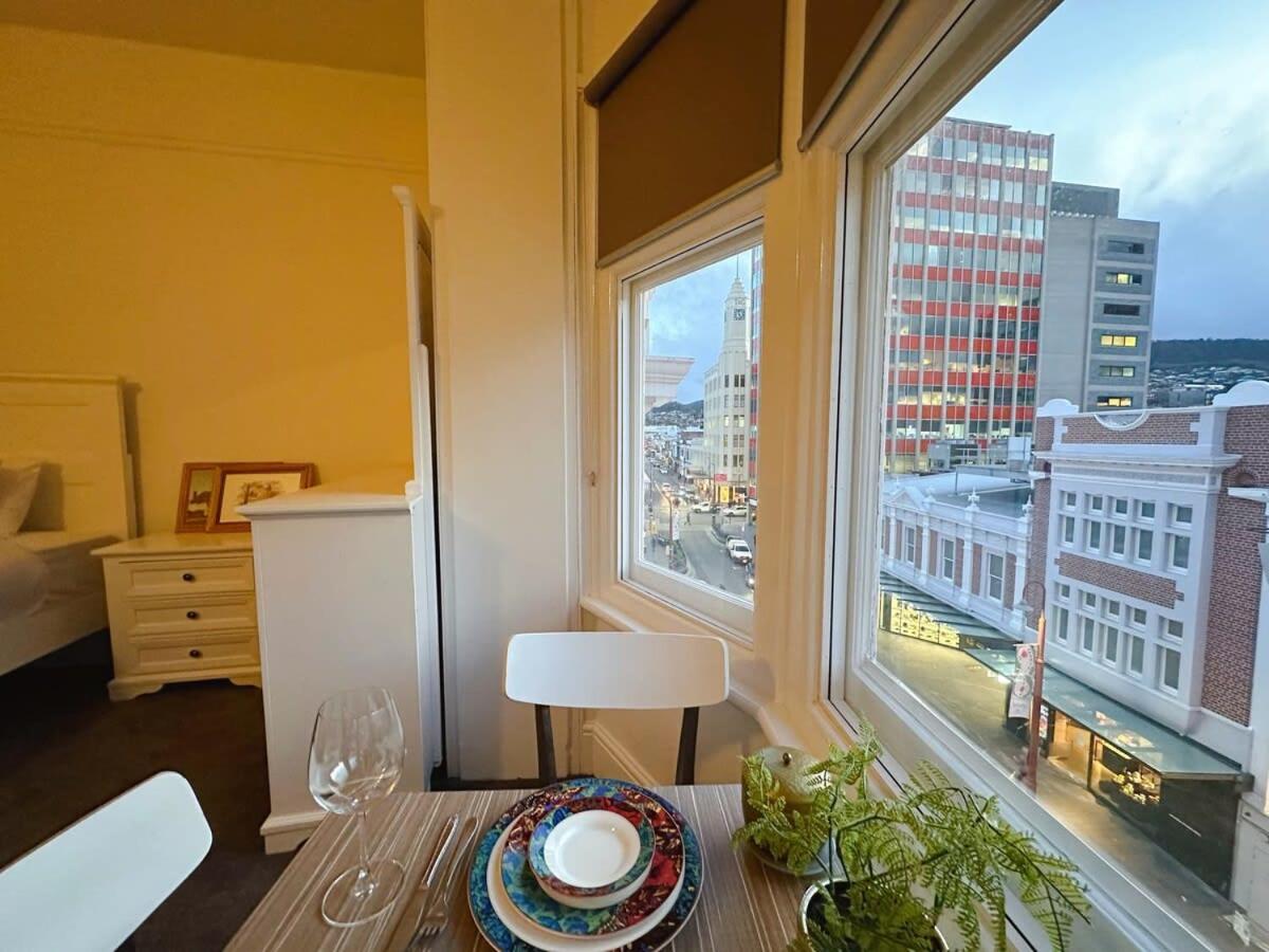 Collins At Inner Apartment