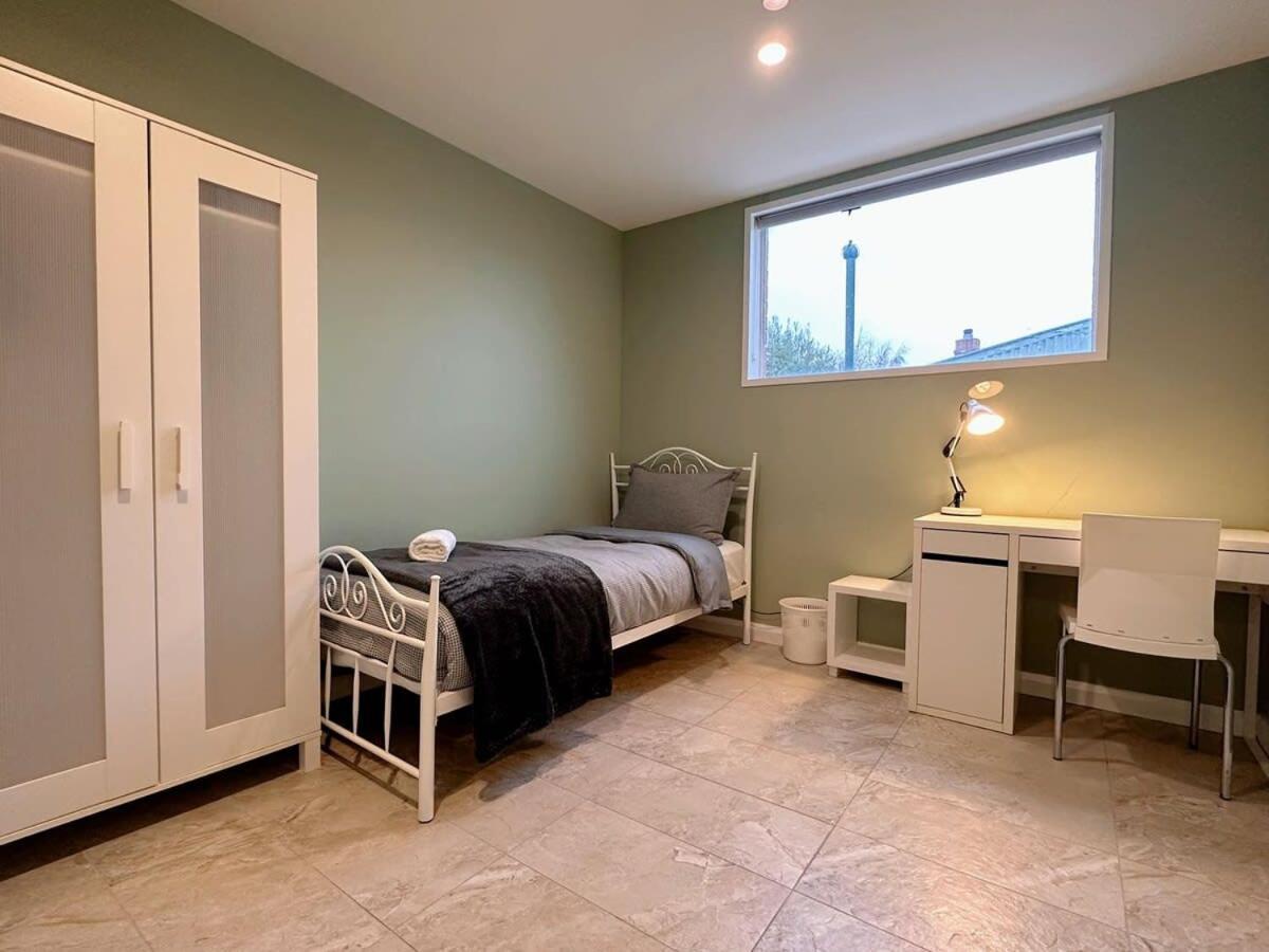 Retreat For 8 With Spacious Holiday home *