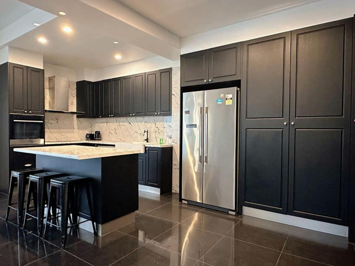 Retreat For 8 With Spacious Hobart
