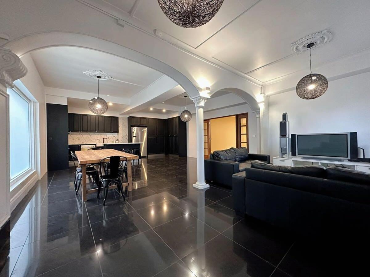 Holiday home Retreat For 8 With Spacious *