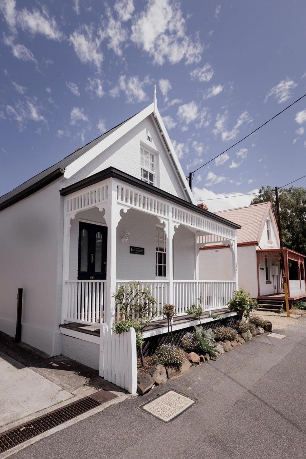 'allambee' Heritage In Trendy South Hobart