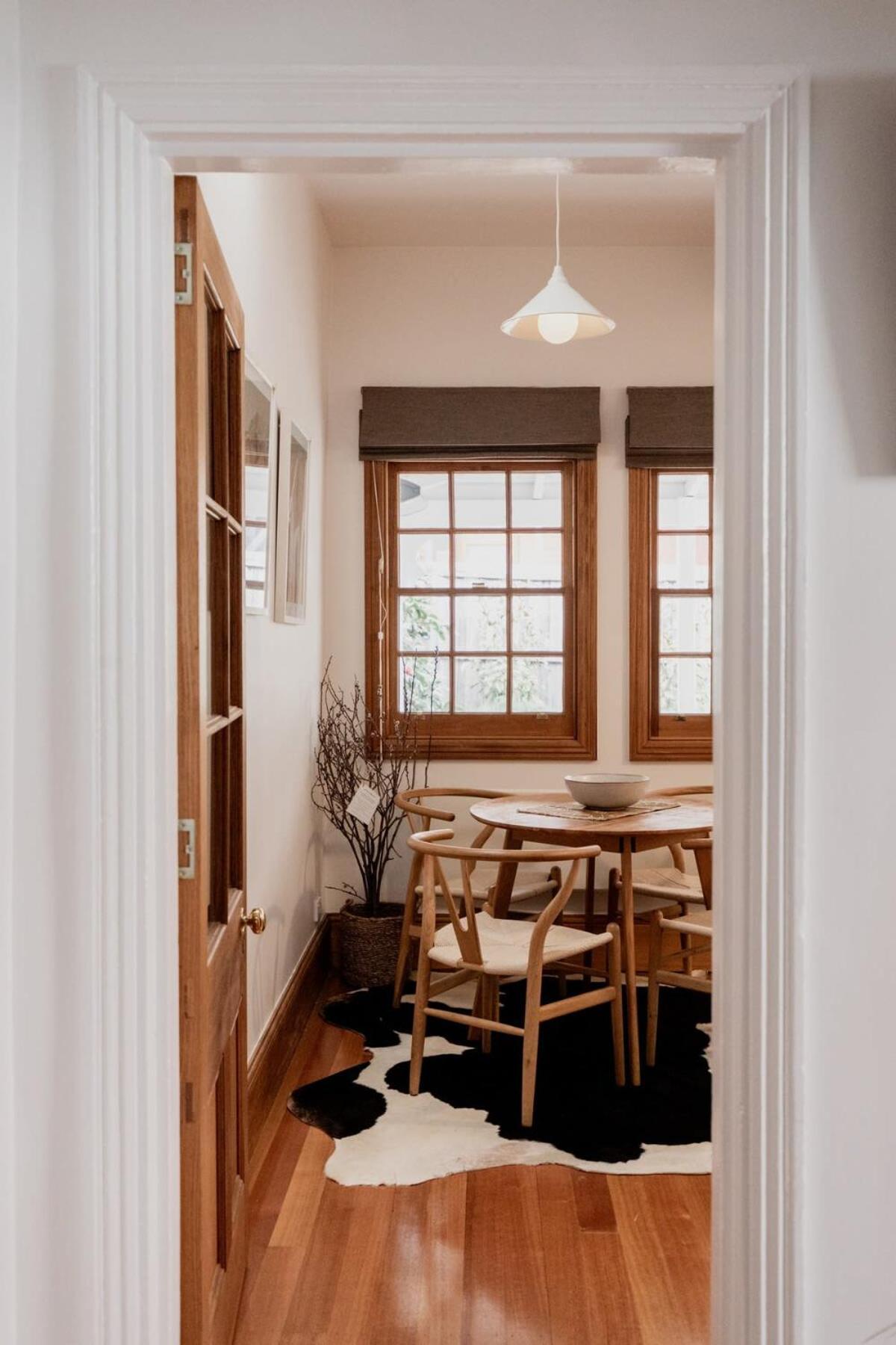 'allambee' Heritage In Trendy South Hobart