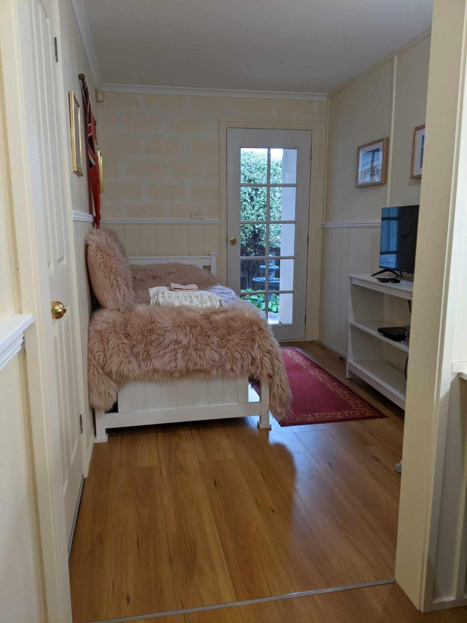 'self-contained' Studio, Walk To Town. Apartamento Hobart