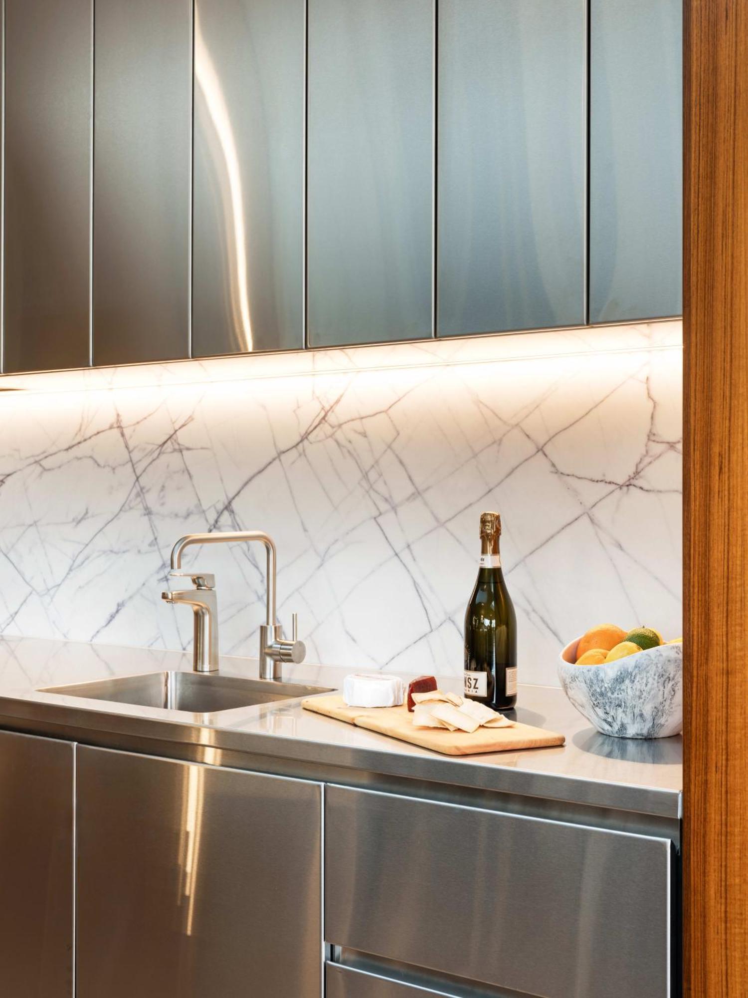 'hobart' - Waterfront Penthouse With Private Heated Pool Apartment