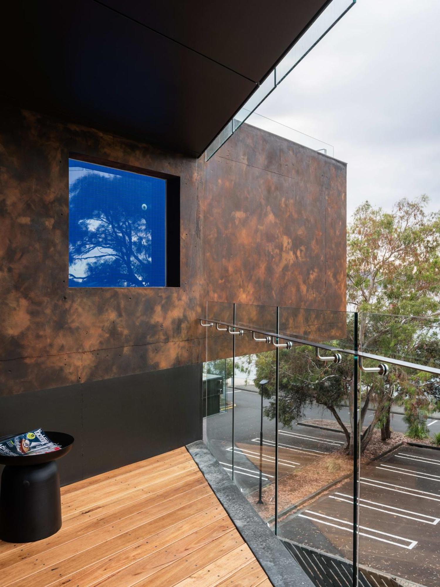 'hobart' - Waterfront Penthouse With Private Heated Pool