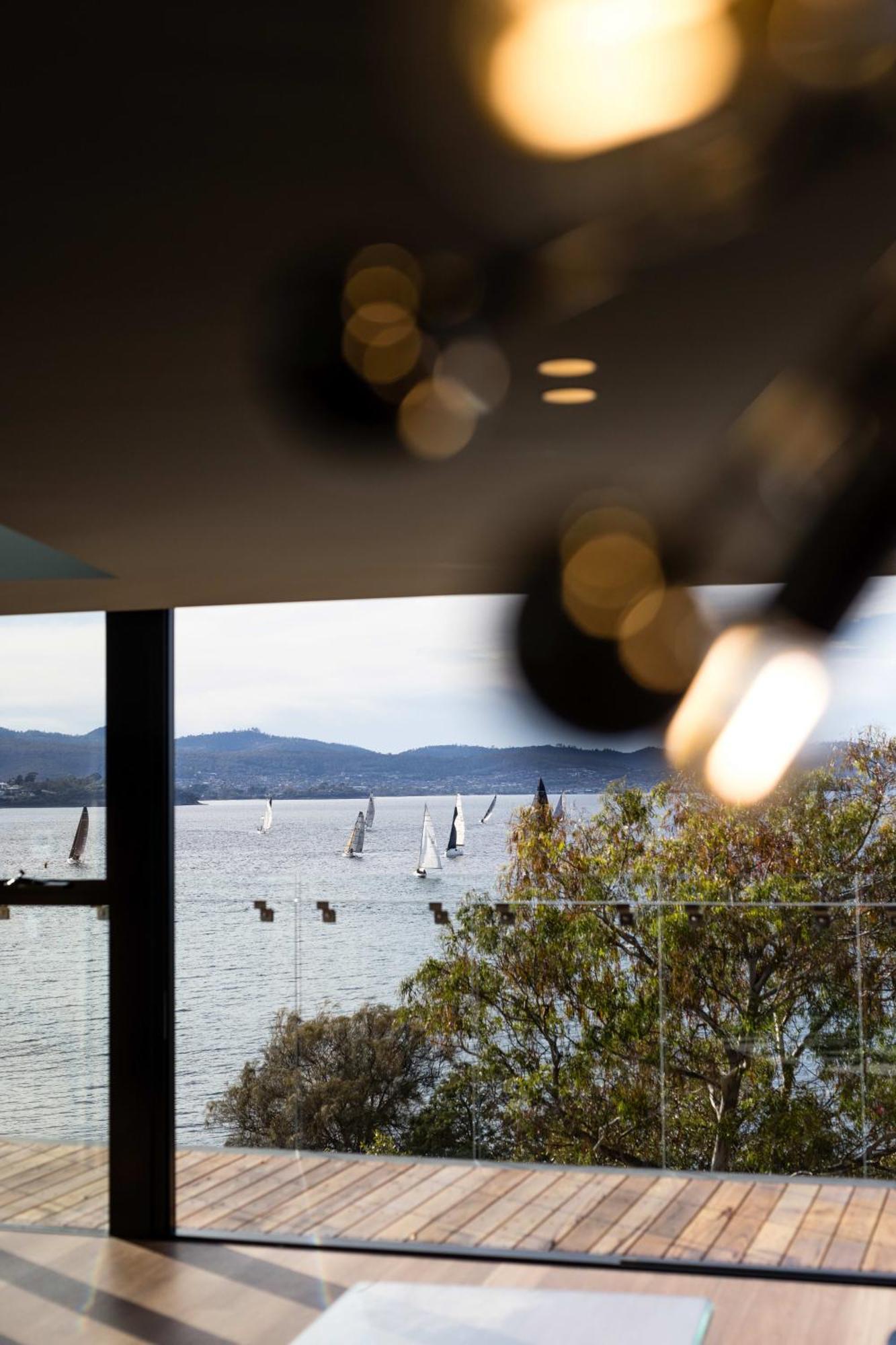 'hobart' - Waterfront Penthouse With Private Heated Pool Apartment