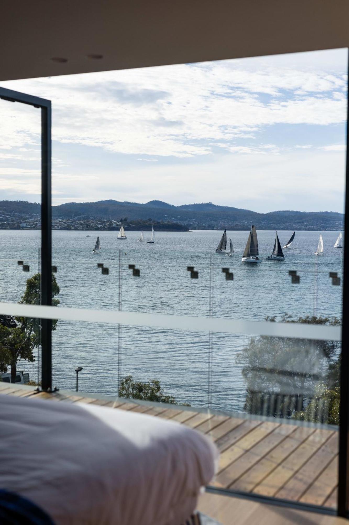 'hobart' - Waterfront Penthouse With Private Heated Pool Apartment Hobart