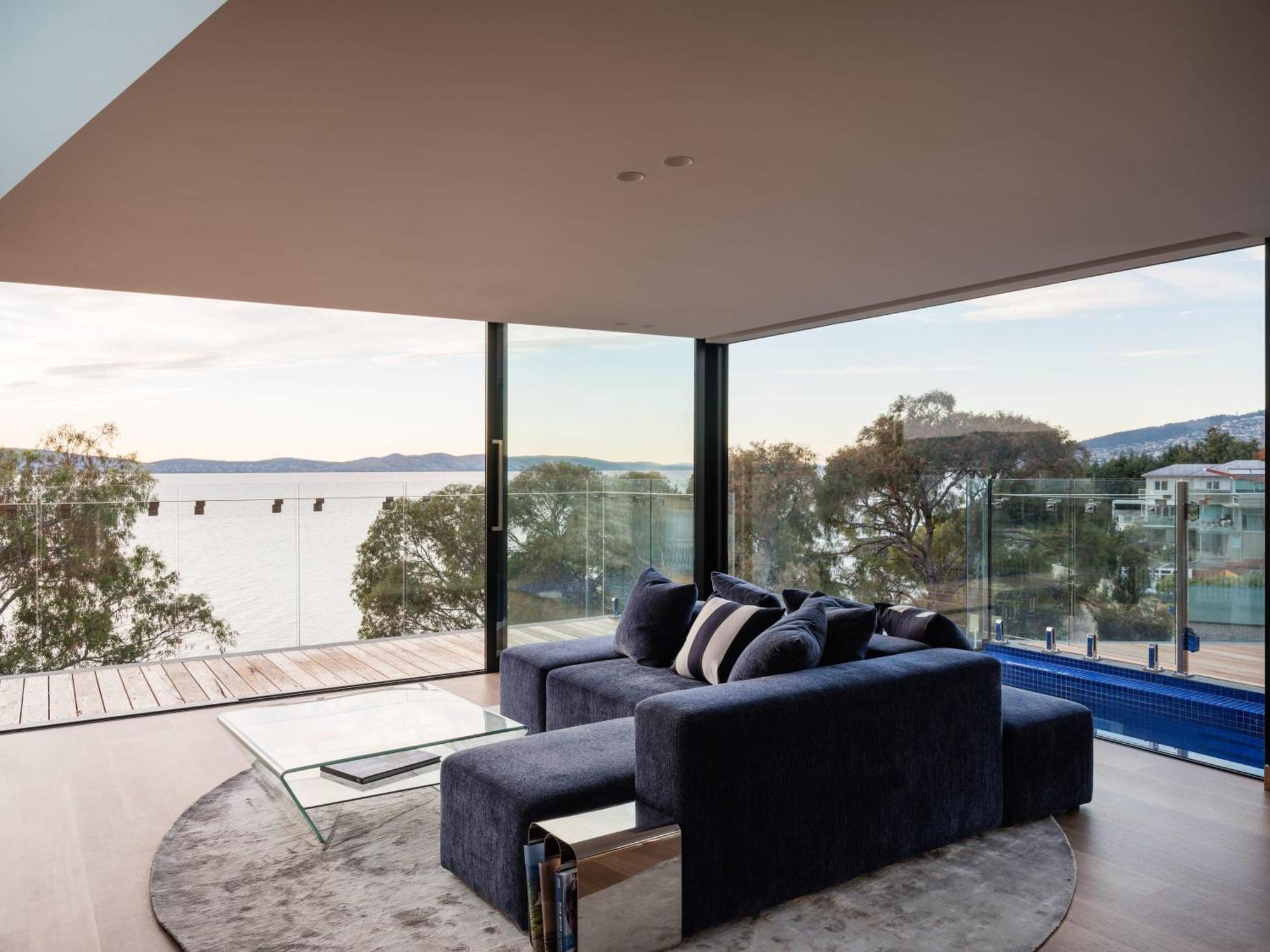 'hobart' - Waterfront Penthouse With Private Heated Pool Apartment *