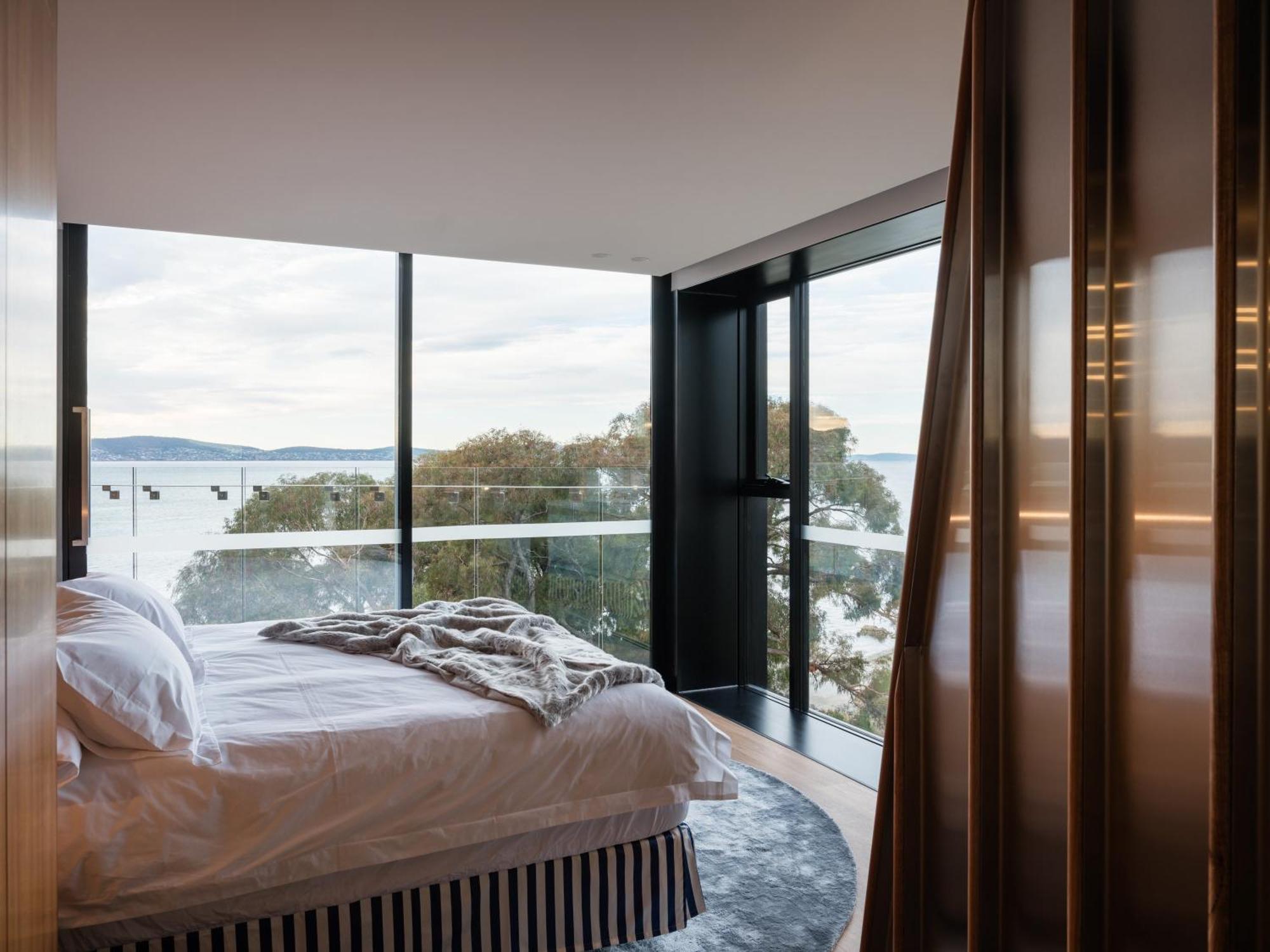 'hobart' - Waterfront Penthouse With Private Heated Pool Apartment *