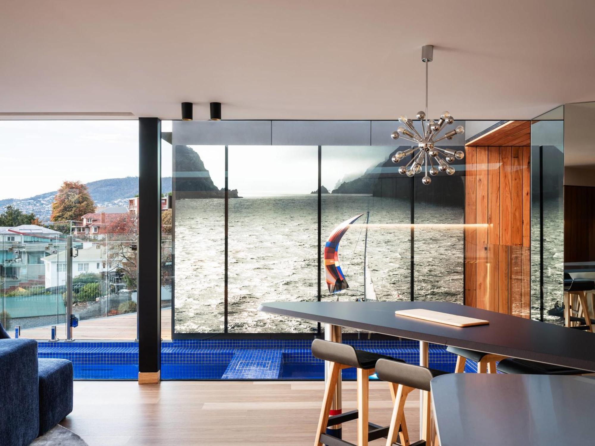 'hobart' - Waterfront Penthouse With Private Heated Pool Apartment Hobart