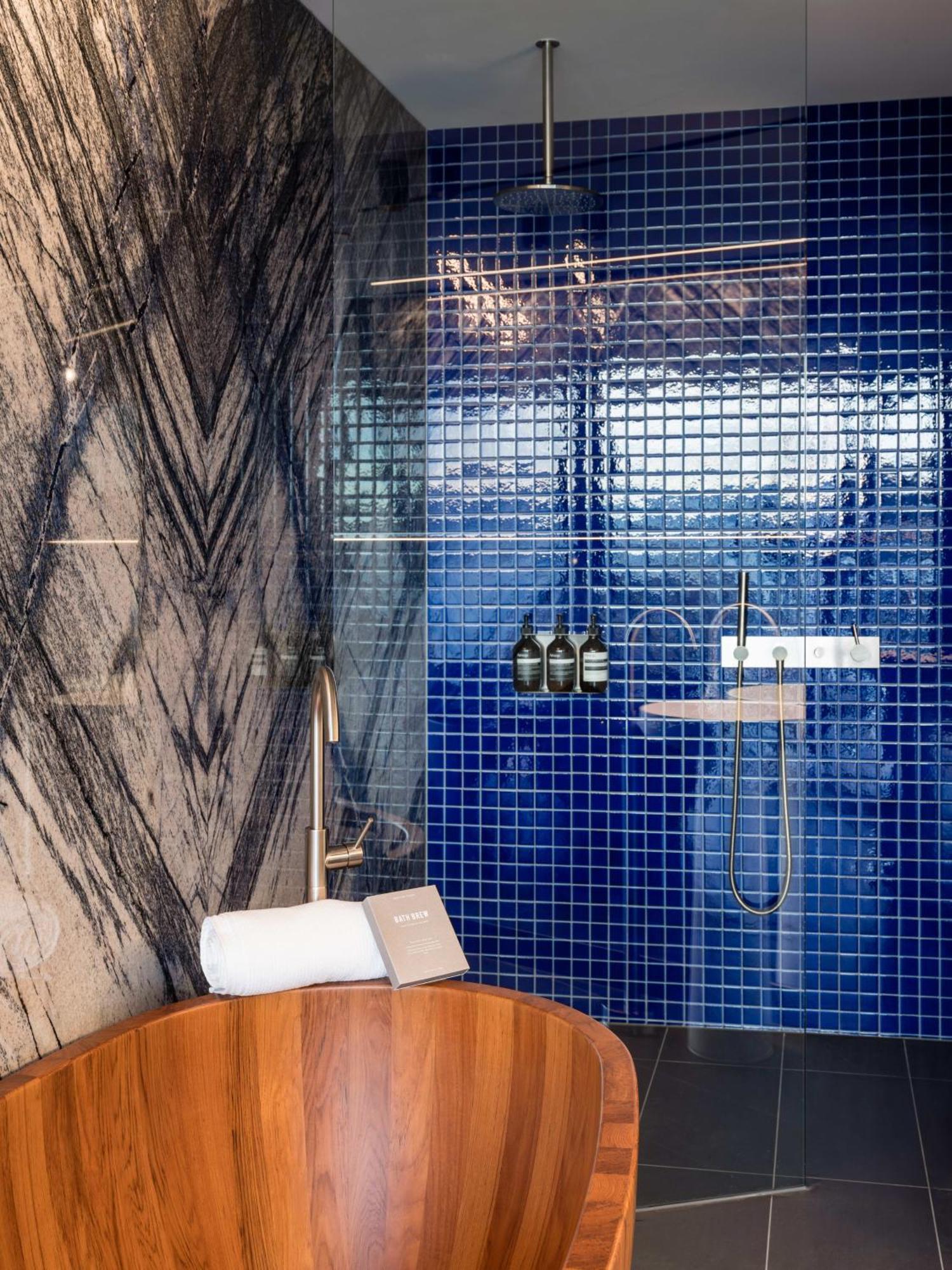 'hobart' - Waterfront Penthouse With Private Heated Pool *