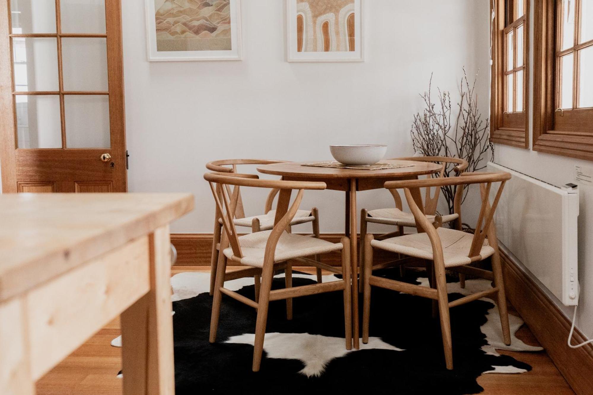'allambee' Heritage In Trendy South Hobart