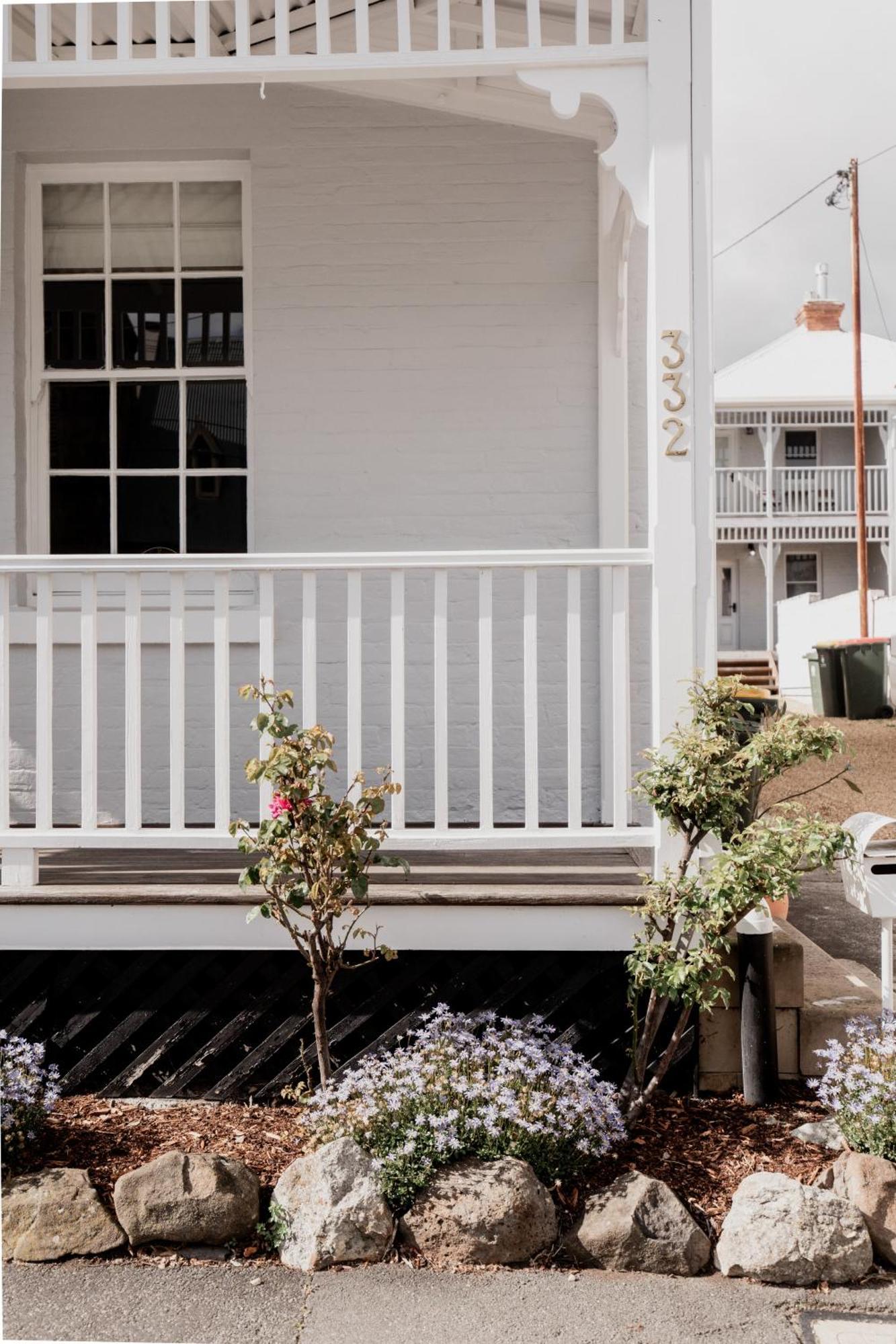 'allambee' Heritage In Trendy South Hobart