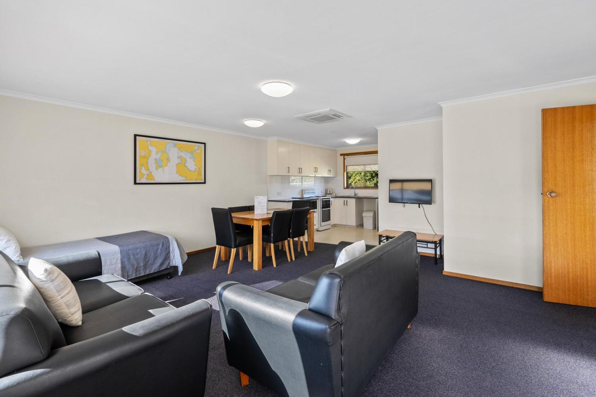 Aparthotel Riverfront & Hobart