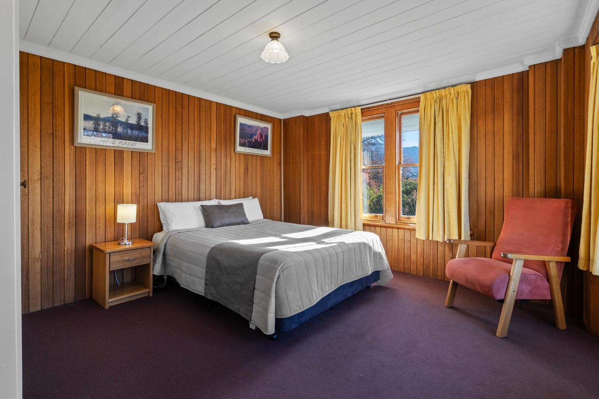 Riverfront & Aparthotel 3*