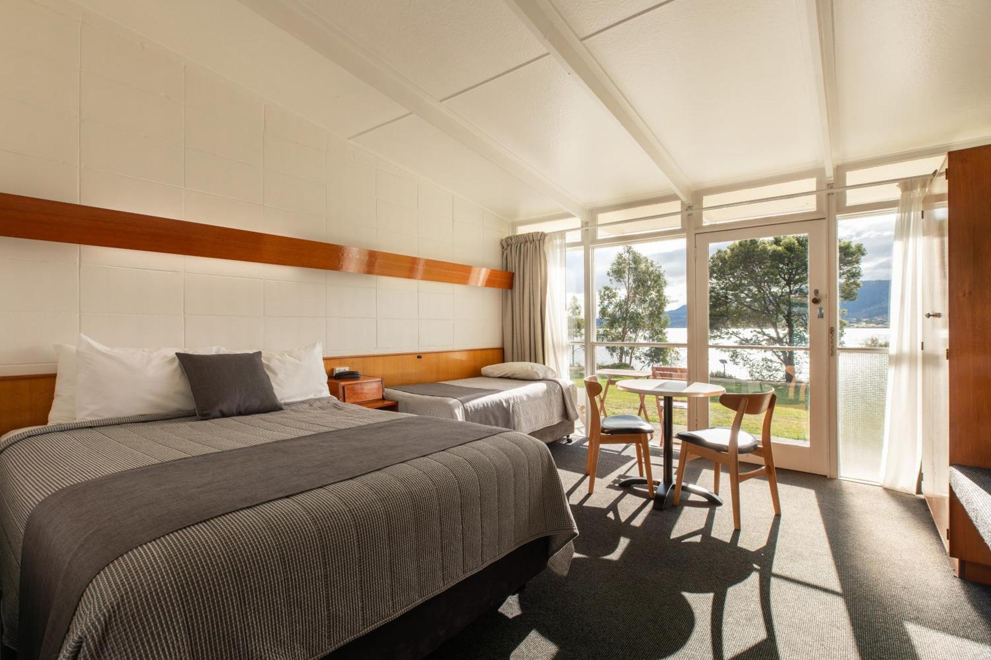 Aparthotel Riverfront & 3*