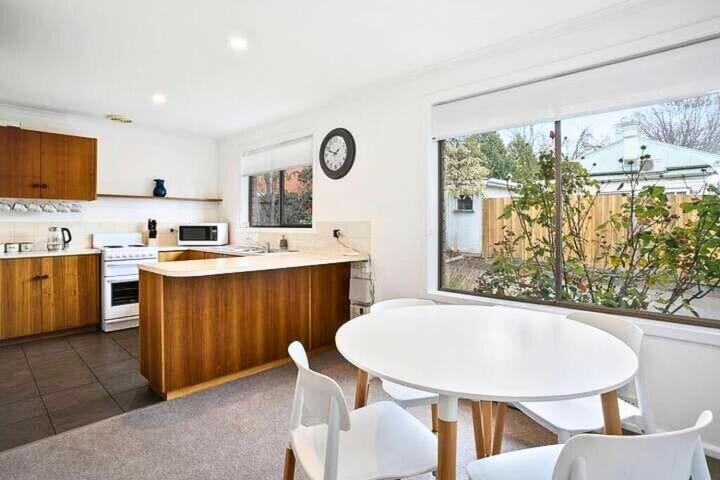 Holiday home Sandy Bay Cozy Close To Cbd