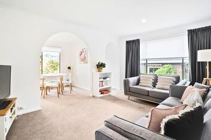 Holiday home Sandy Bay Cozy Close To Cbd *