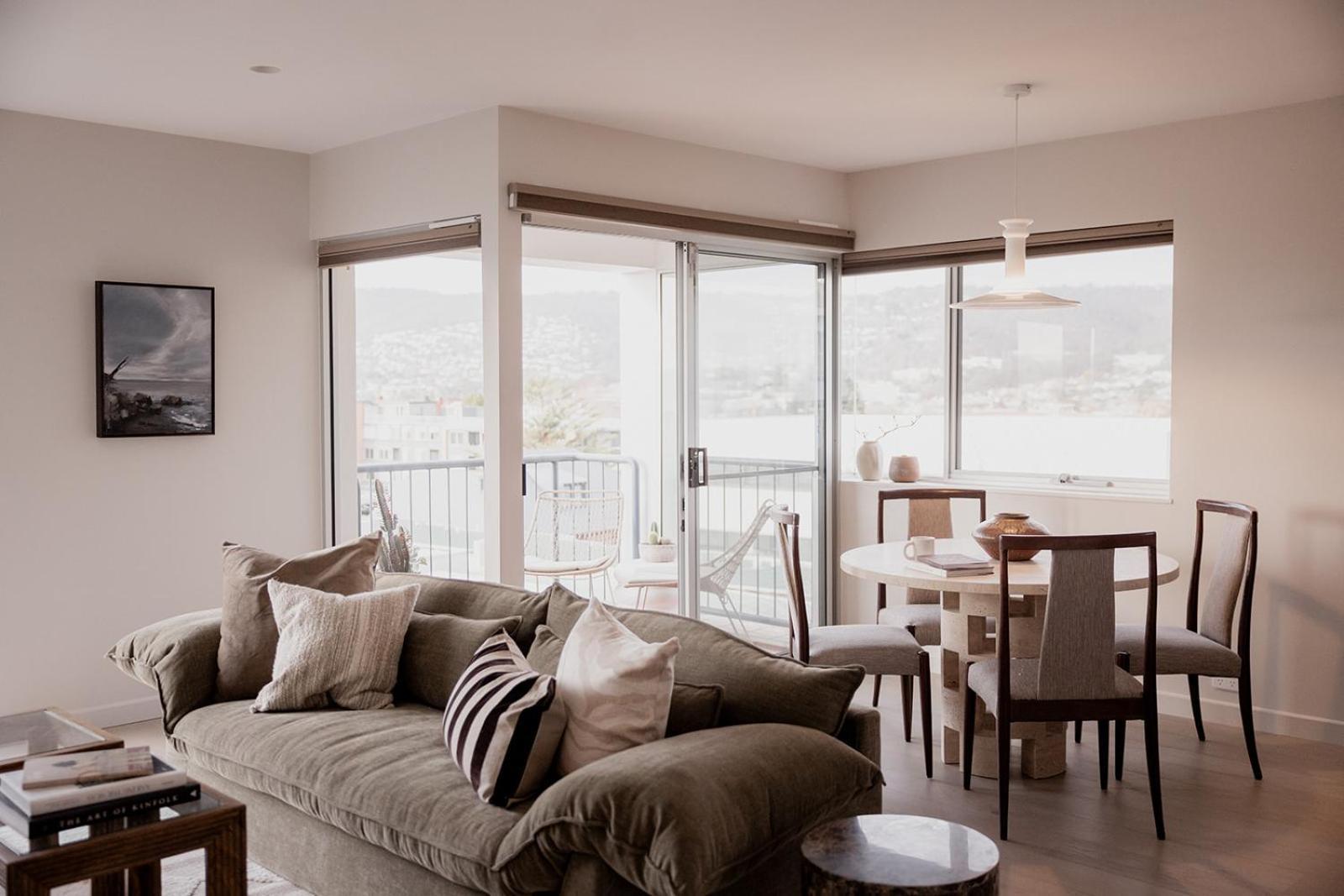 Apartment Battery Point Retreat With River Views