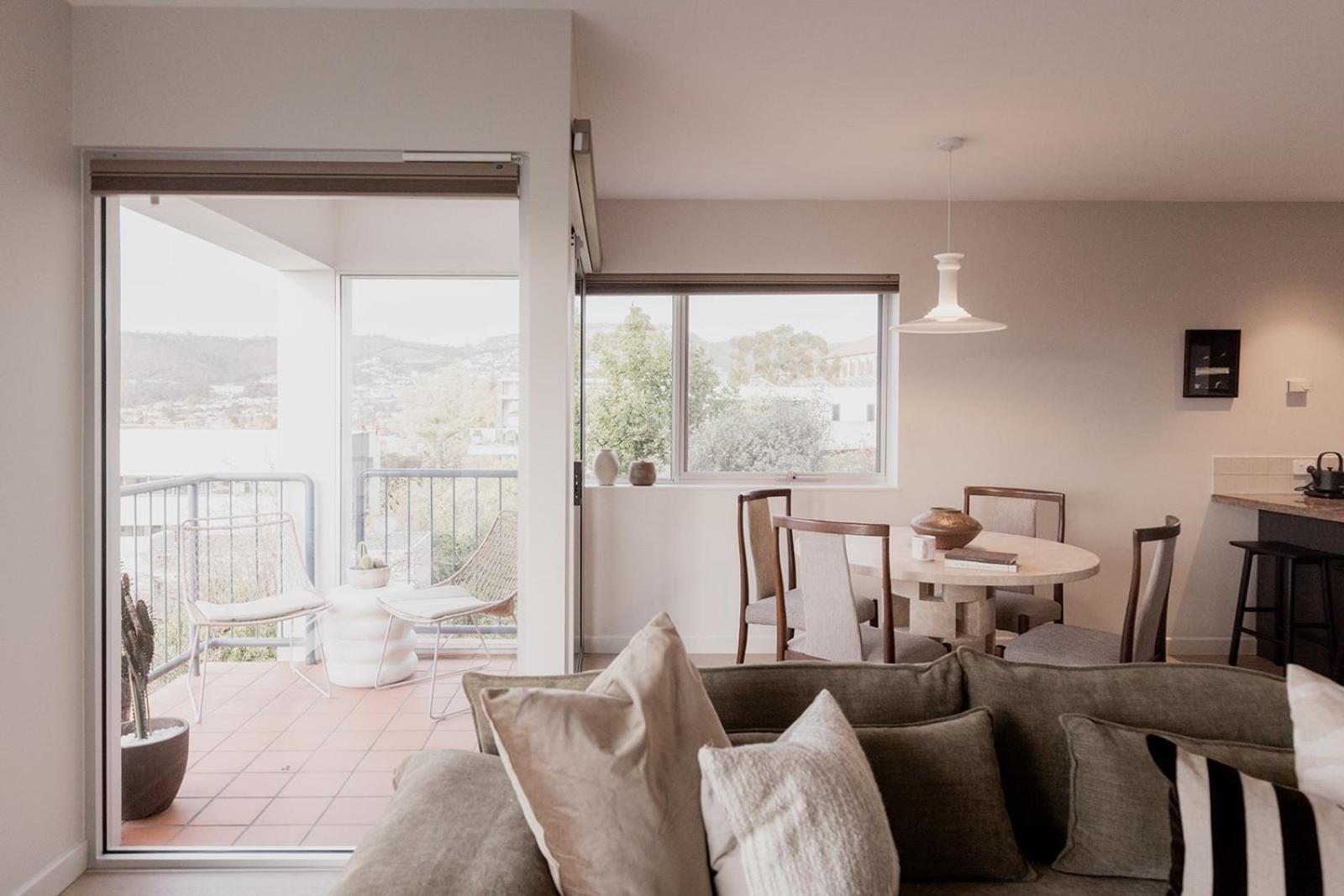 Battery Point Retreat With River Views Apartment *