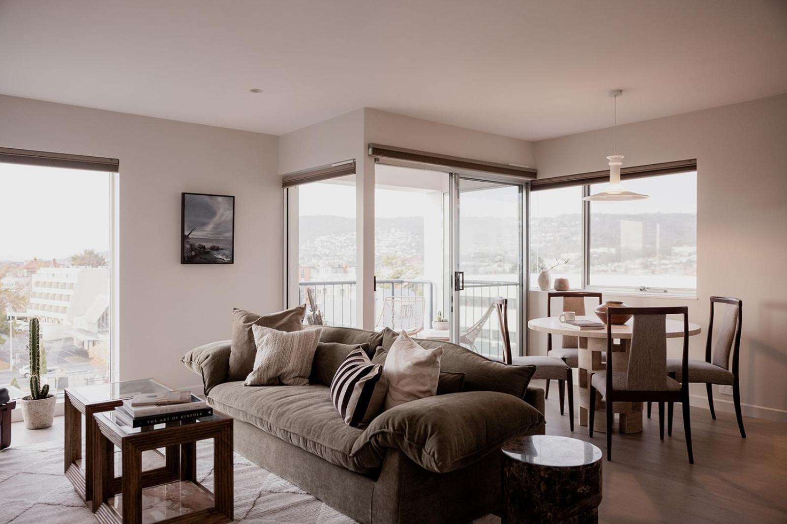 Battery Point Retreat With River Views *