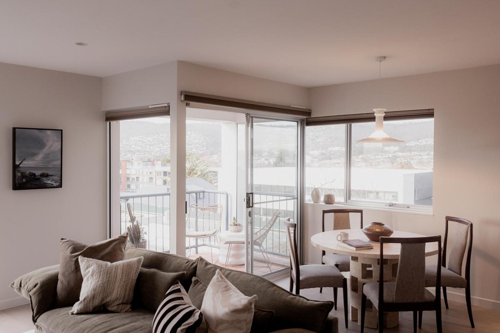 Battery Point Retreat With River Views Apartment *