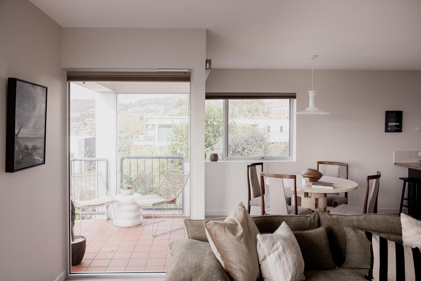 Apartment Battery Point Retreat With River Views