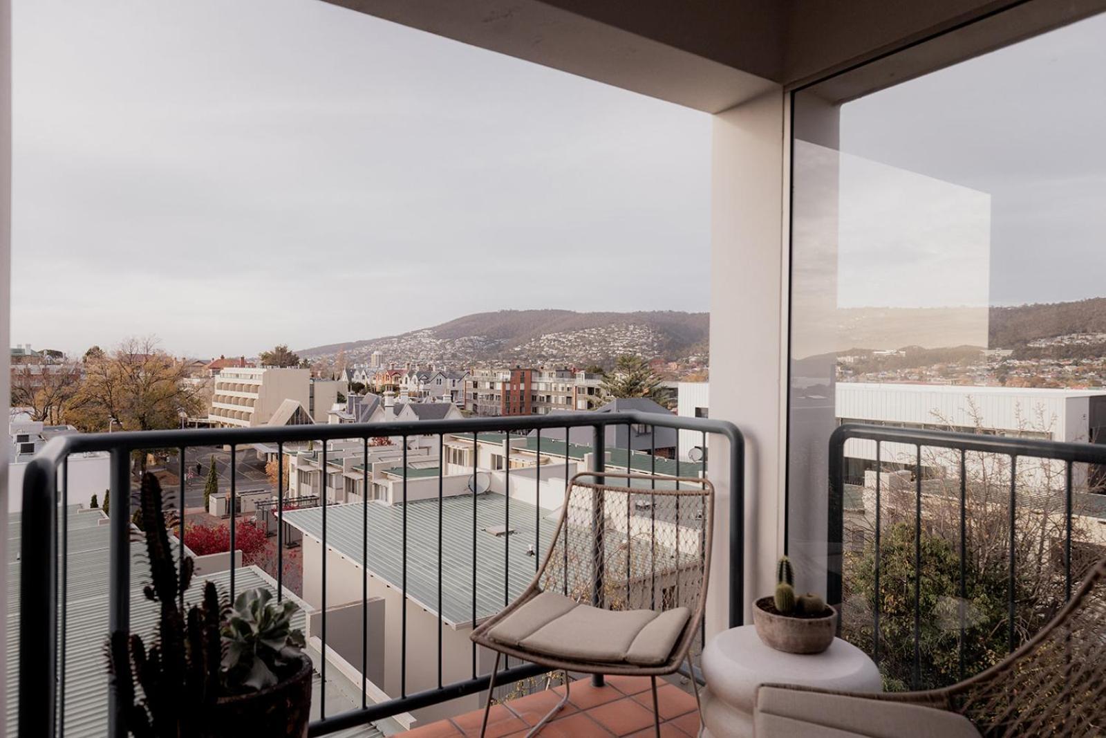 Battery Point Retreat With River Views Apartment *
