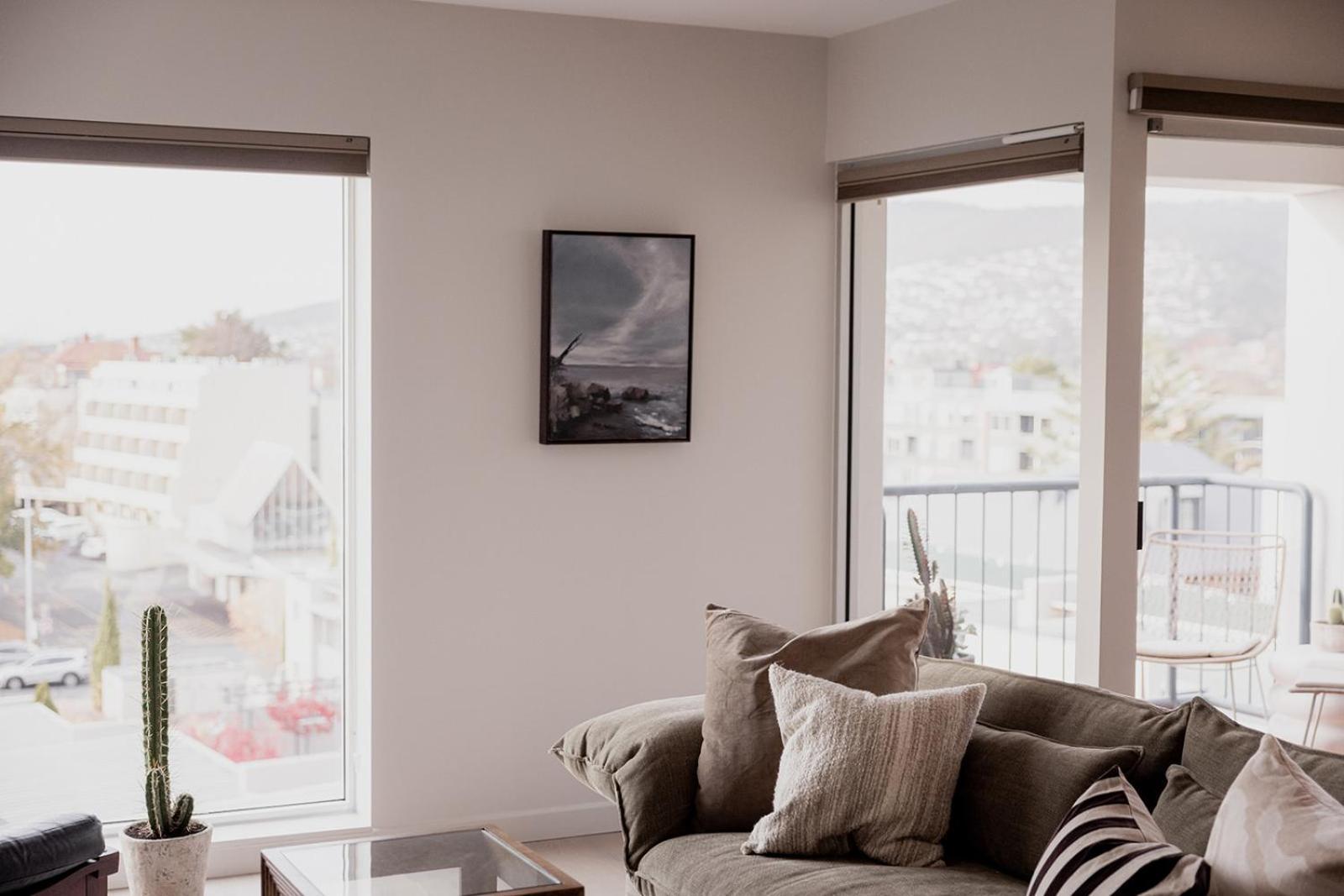 Battery Point Retreat With River Views *