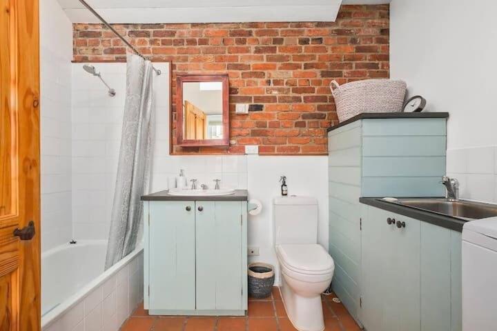 Irresistible Renovated 1840 Inner-city *