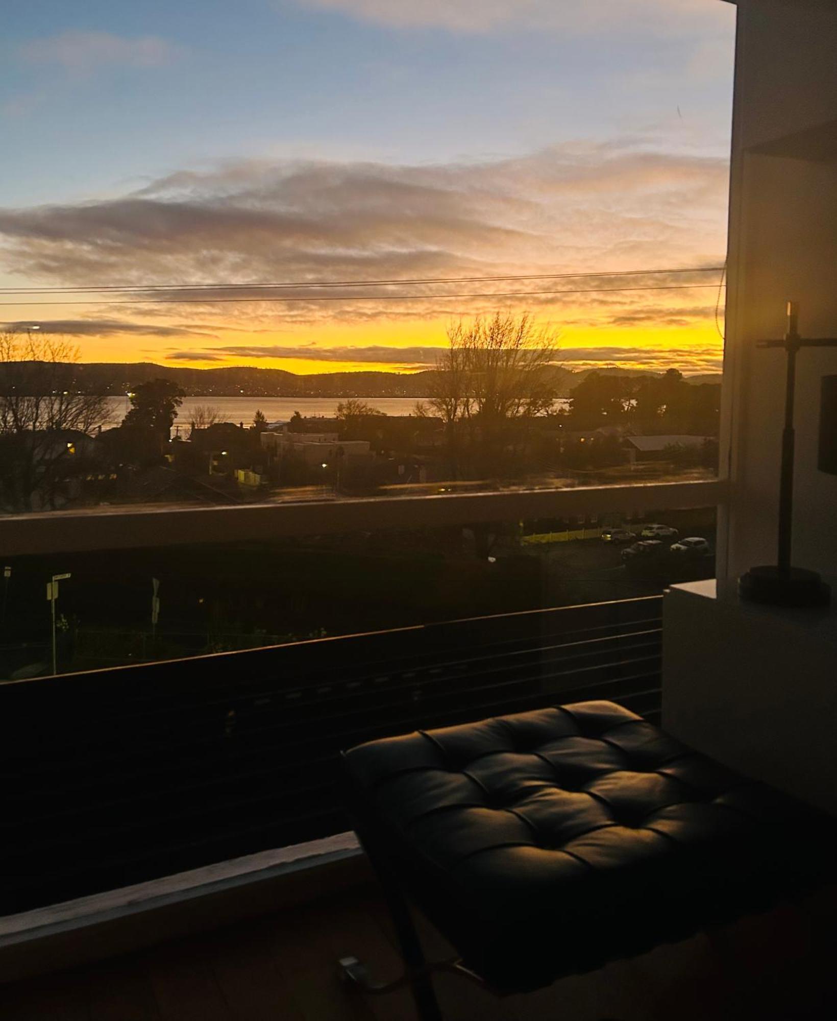 The Tassie - Luxury With Panoramic Water Views
