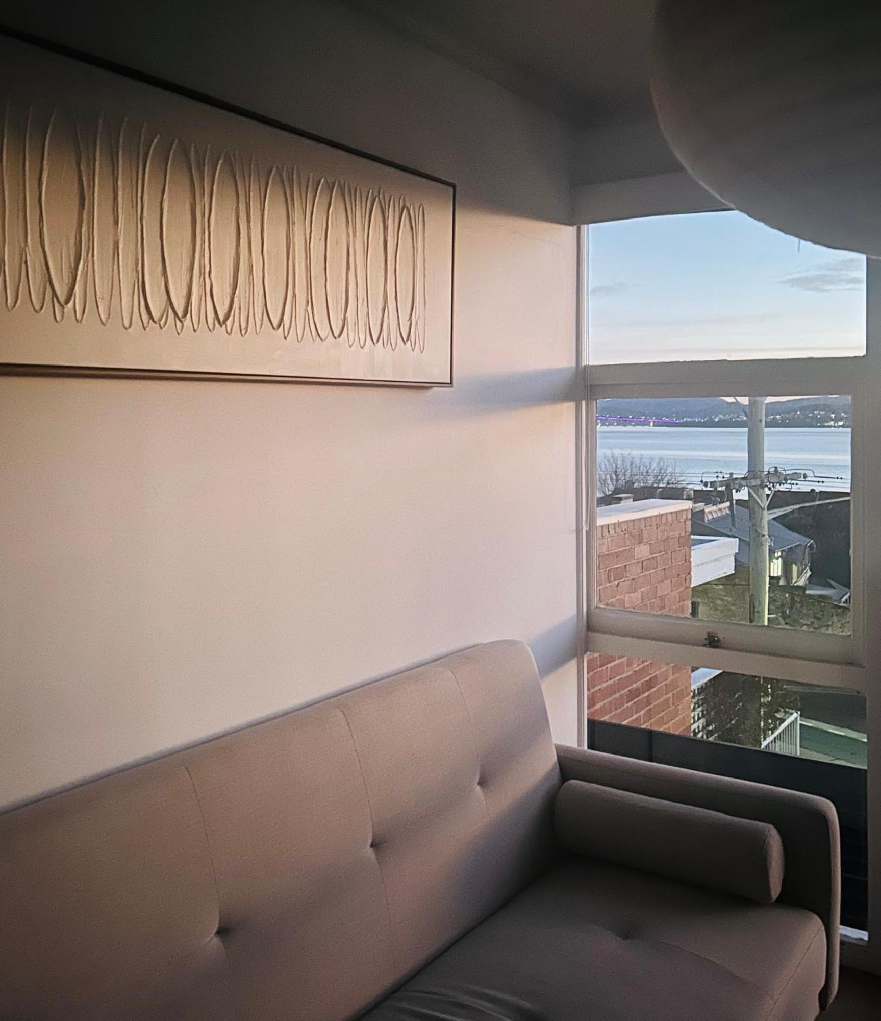 The Tassie - Luxury With Panoramic Water Views * Hobart